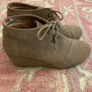 Women’s Toms Suede Wedge Boot.